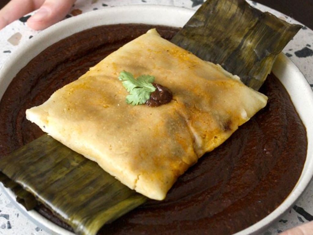 Tamalli en Nogada tamal mole