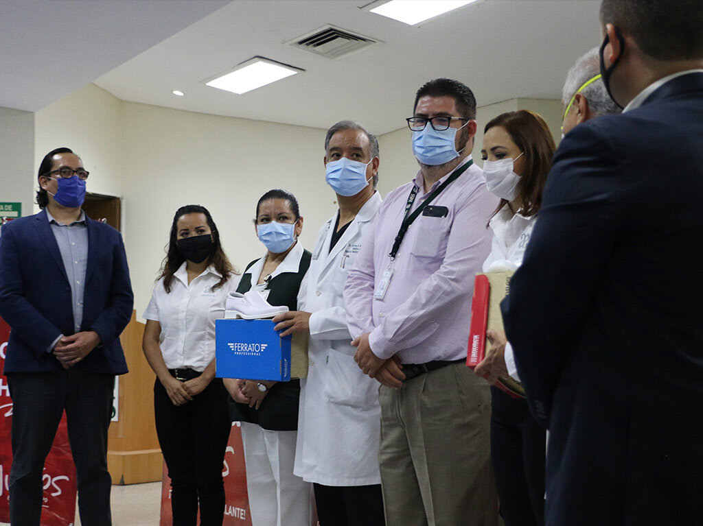 andrea-hace-un-donativo-al-sector-salud-juntos-contra-todo