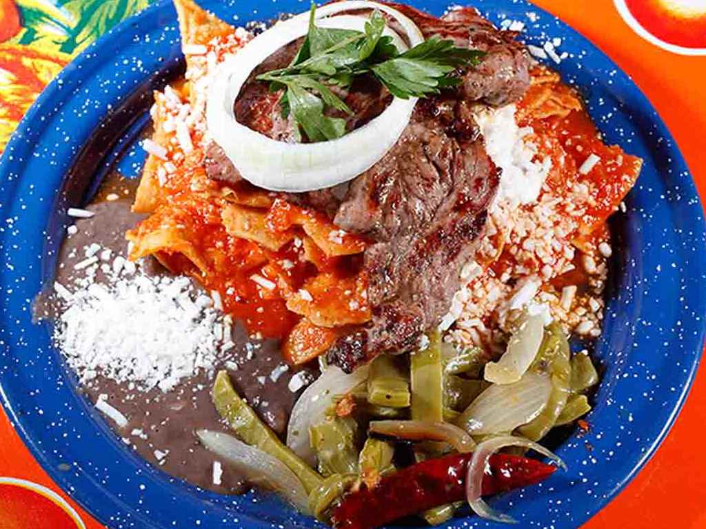 antojitos-mexicanos-gigantes-chilaquilers
