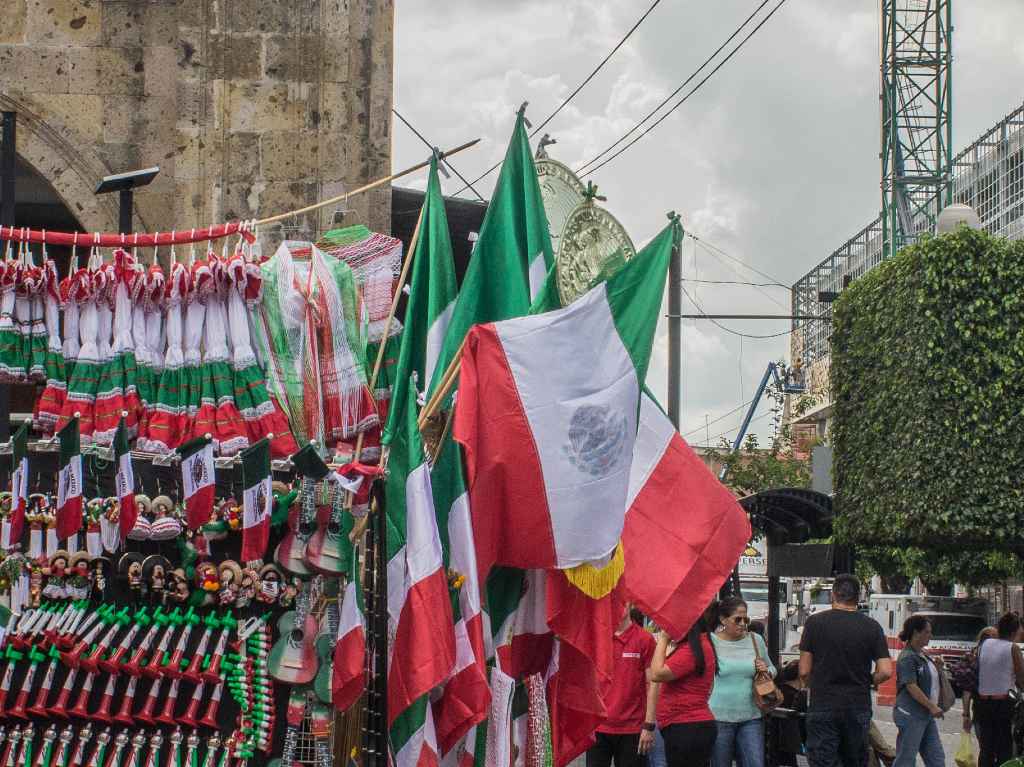 mes-patrio-desde-casa-banderas