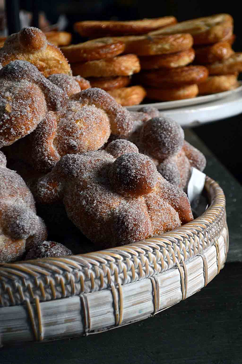 Panio y su pan de muerto de San Miguel de Allende 1