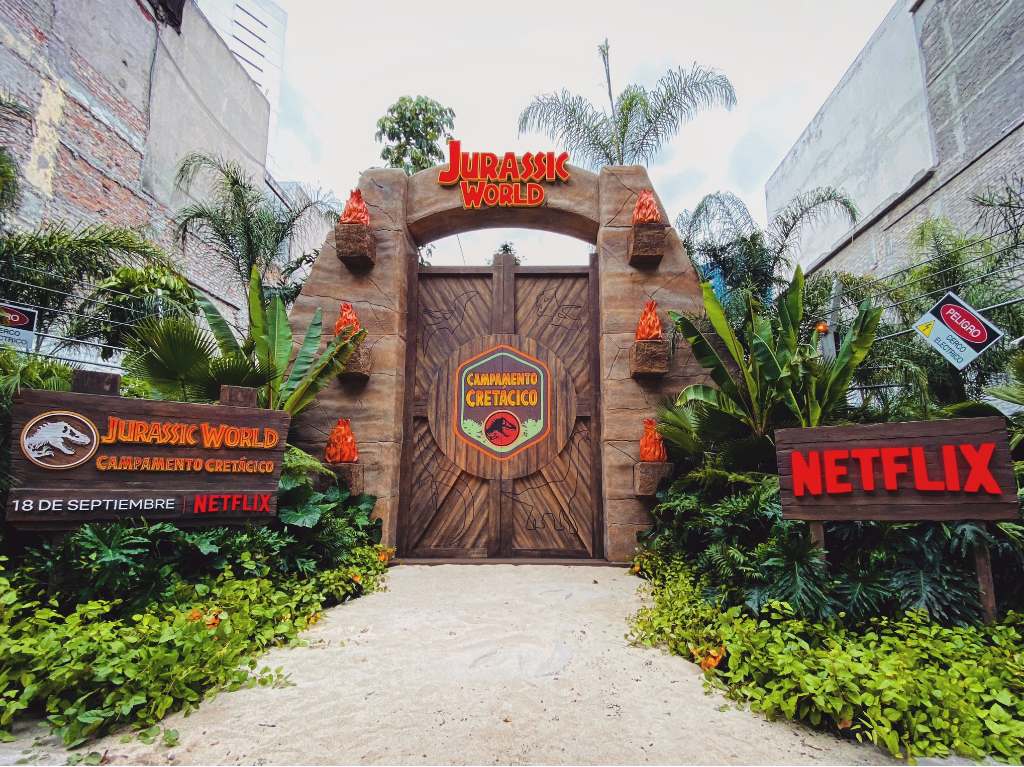 replica-de-las-puertas-de-jurassic-world-en-cdmx