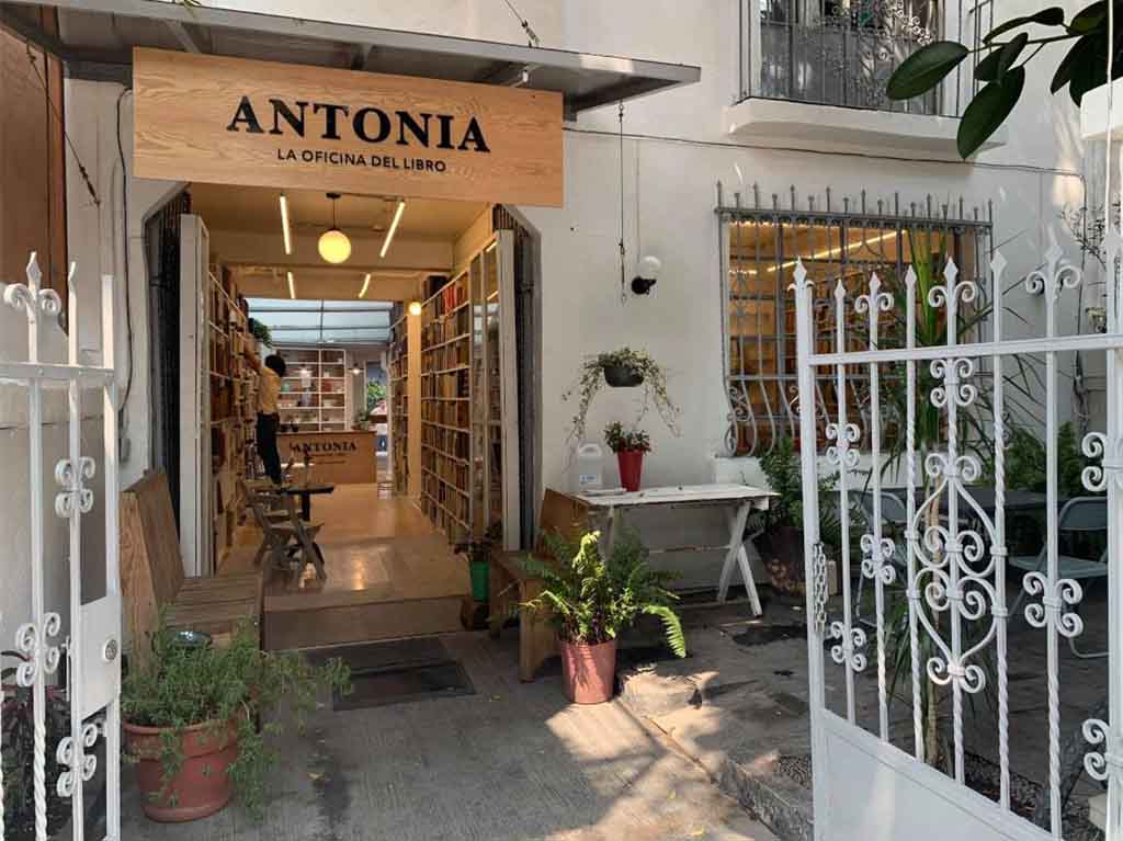 Antonia, la nueva librería de la CDMX ¡también vende chilaquiles!