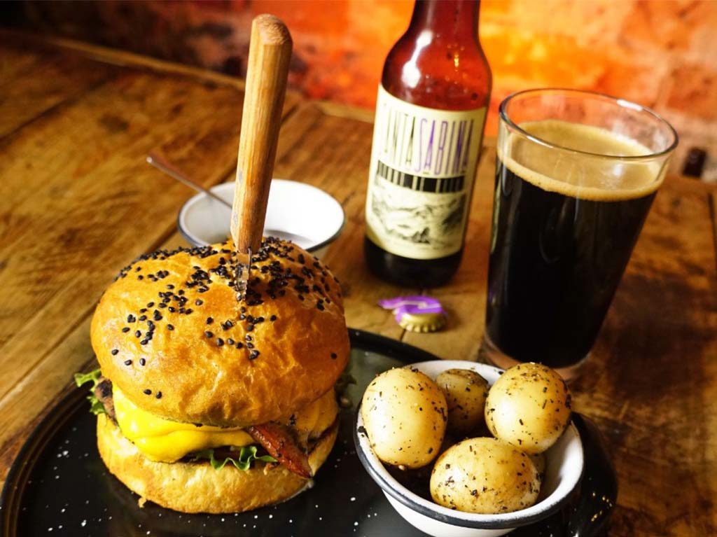 Cencerro: hamburguesas y cerveza artesanal en la San Rafael