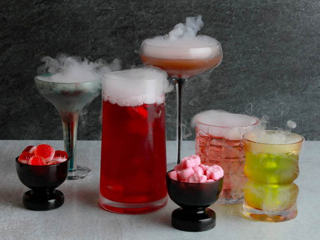 Prepara estos cocteles con dulces para celebrar Halloween