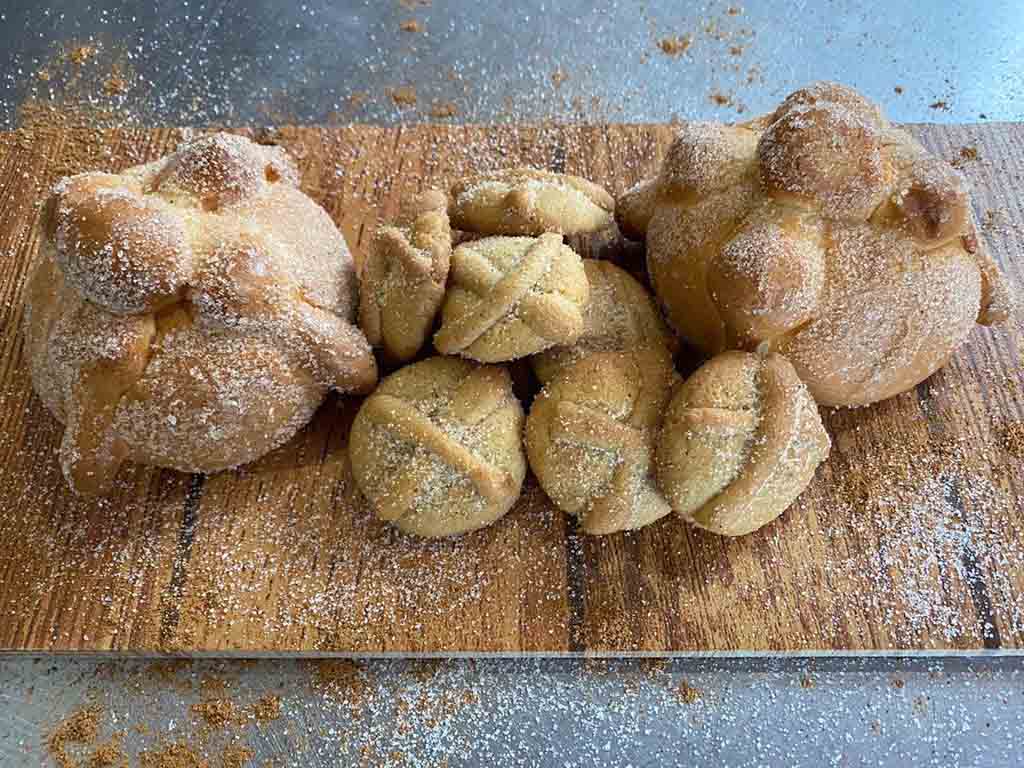 Galletas de pan de muerto de Lucias Bakery, el mejor postre de la temporada 1