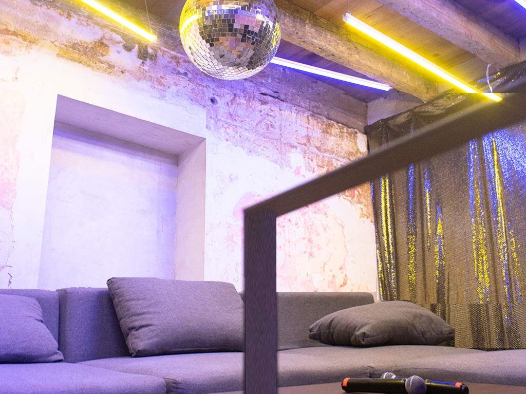 Room Club: drinks, snacks, karaoke y mucha diversión en un solo lugar