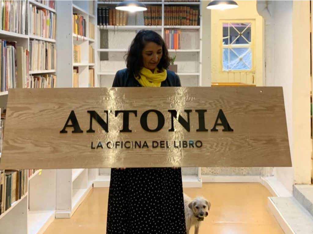 Antonia, la oficina del libro