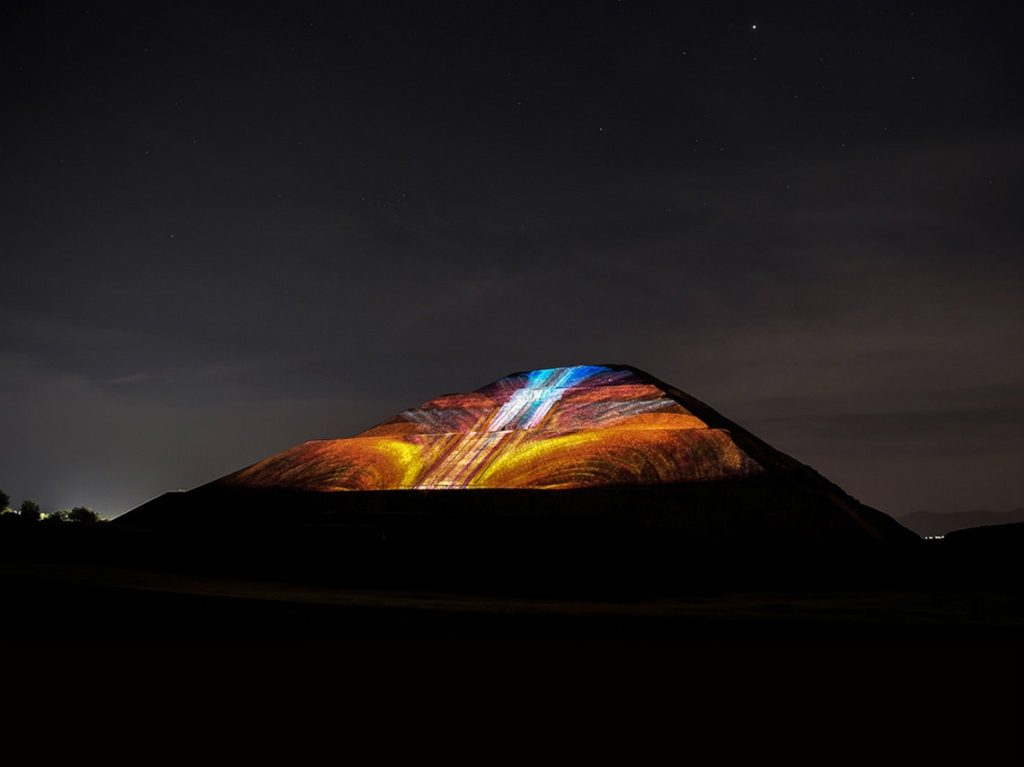 Noche Astronómica en Teotihuacán pirámide