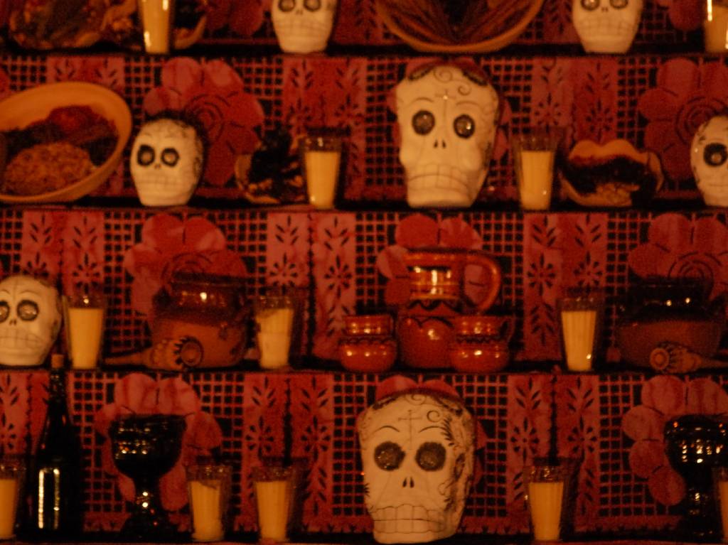  Noche de Muertos en Michoacán altar
