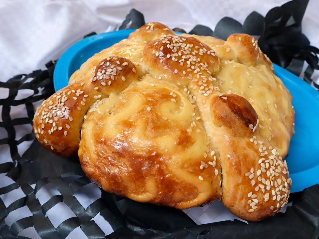 pan-de-muerto-con-ajonjoli-bisquets-obregon-pan-de-muerto-4-sabores-diferentes