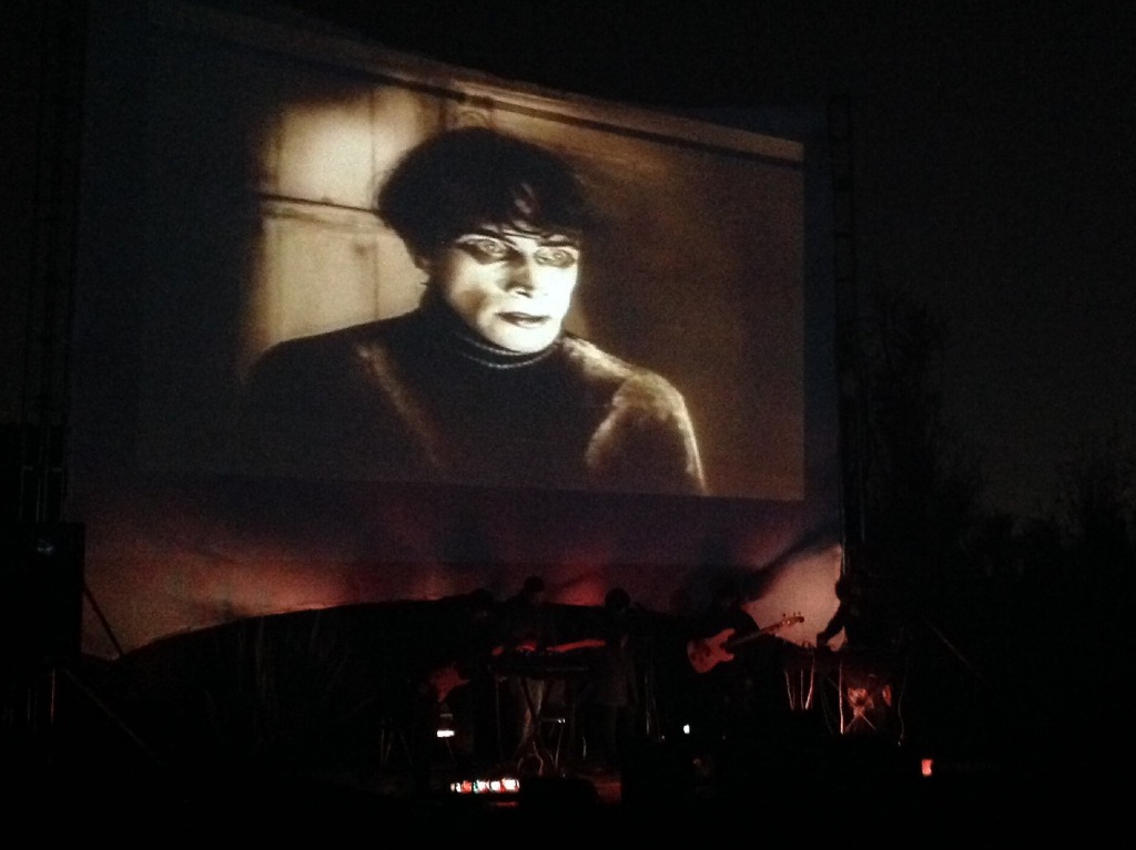 Proyección El Gabinete del Doctor Caligari con música en vivo