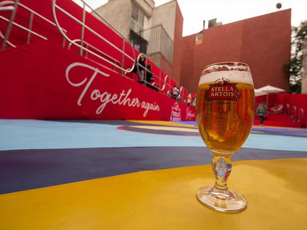 Together Apart Street Art: una iniciativa de Stella Artois que hace uso del arte urbano para unir a las personas de una manera segura y original 1