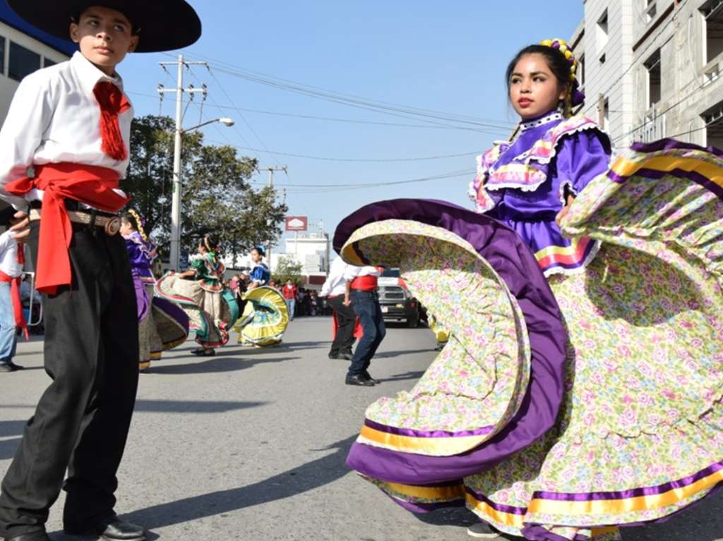 Desfile del 20 de noviembre baile