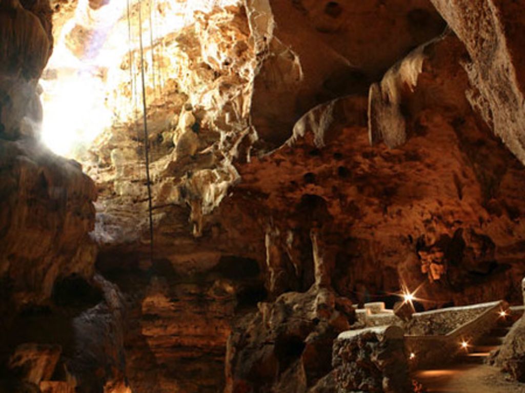 Grutas de Xtacumbilxuna’an tours