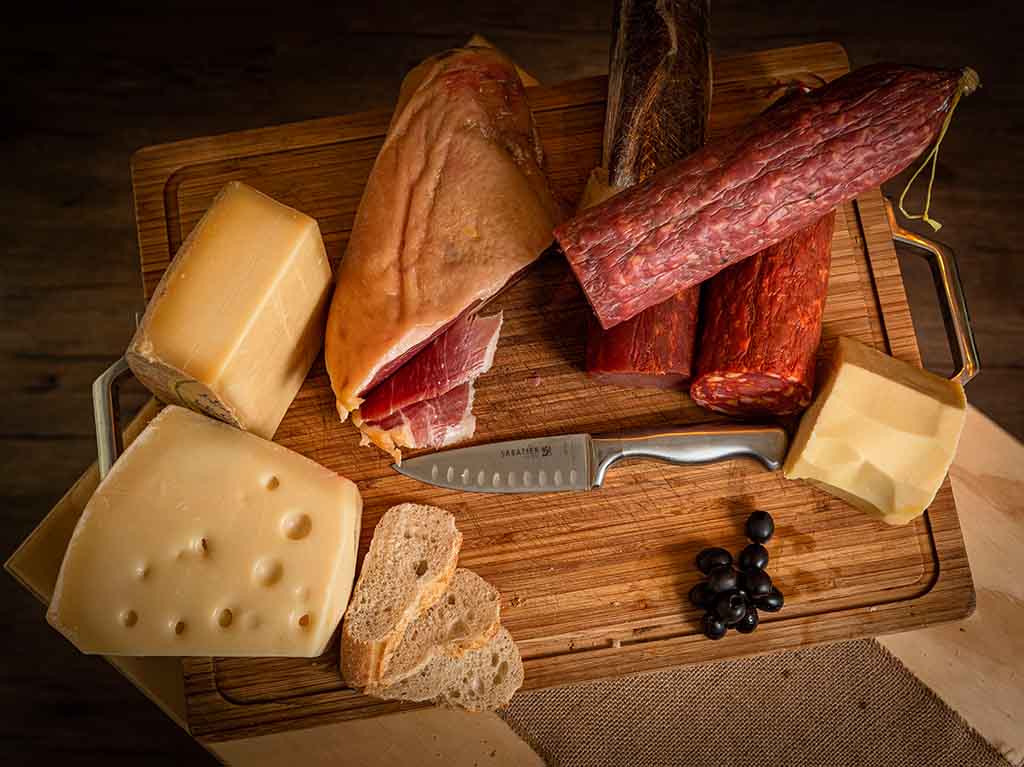 La Fiambrería: tienda gourmet de quesos, vinos y embutidos