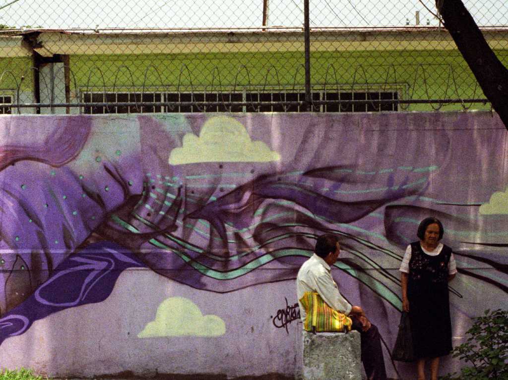 camino seguro para mujeres pared