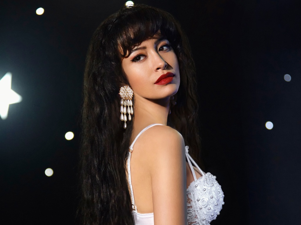 Christian Serratos nos cuenta su experiencia como Selena en la serie de Netflix