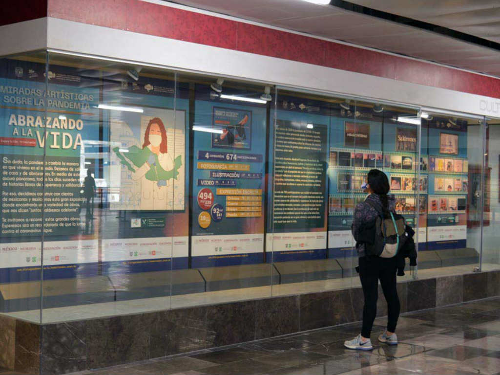 exposicion de la unam en el metro