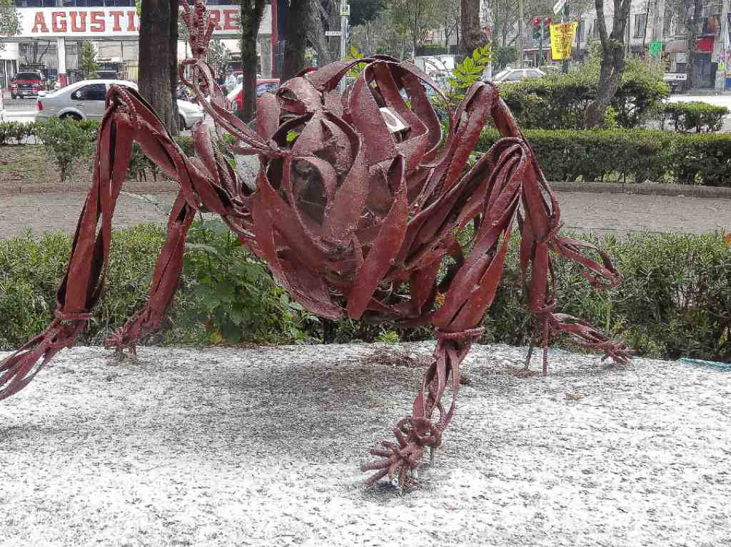 la-hormiga-de-azcapotzalco-escultura