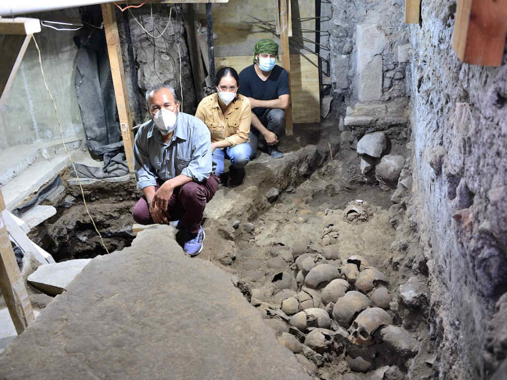 arqueologos que trabajan en hallazgos de tenochtitlan
