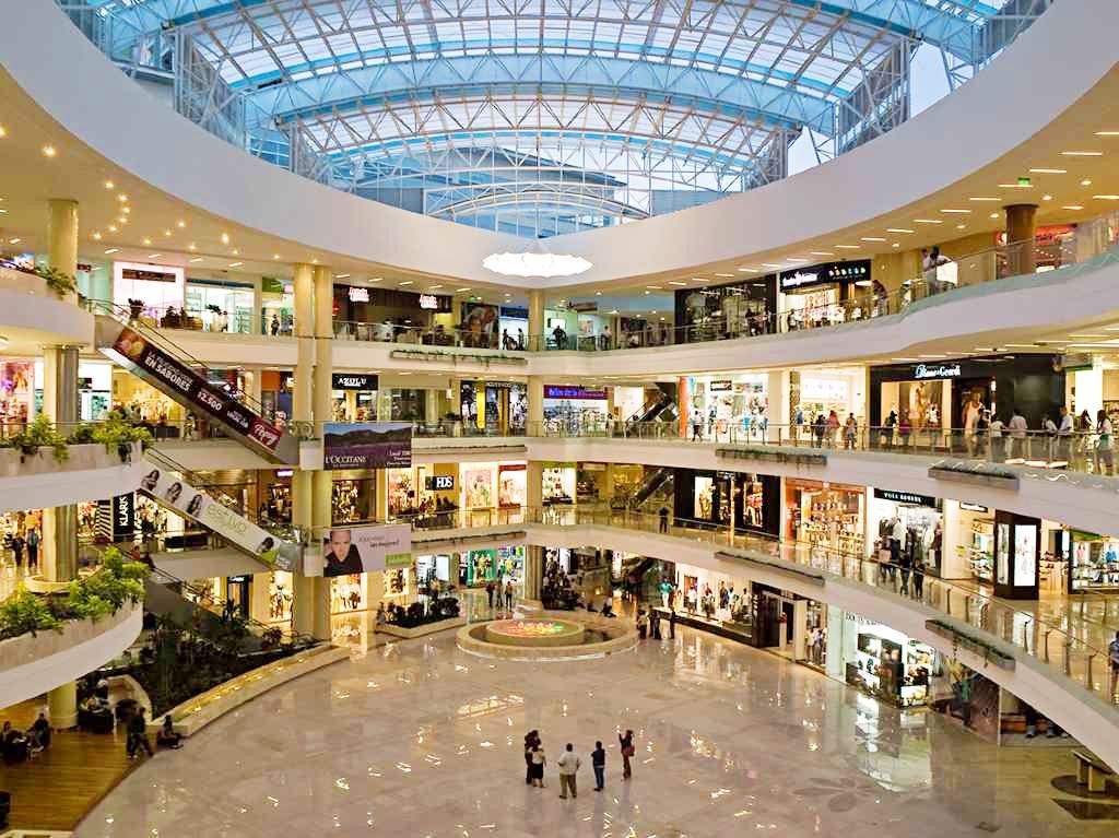 Centros comerciales y tiendas departamentales podrían reabrir en febrero