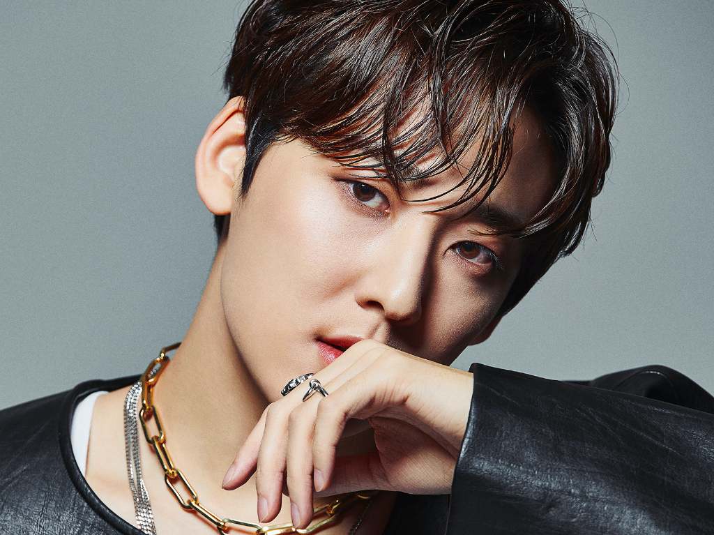 inside-kpop-airbnb-kevin-woo