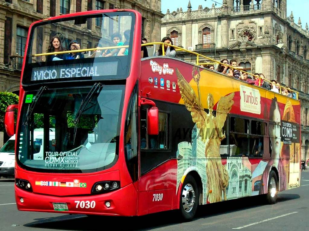 Turibús apoyará en el traslado de pasajeros del Metro