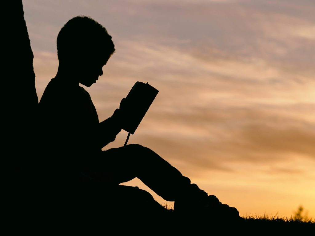 Los 5 libros de literatura infantil que debes leer con tus hijos