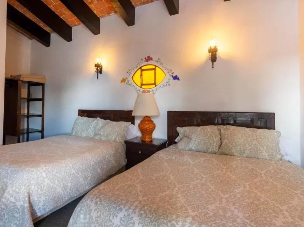 aguas-termales-con-cabanas-habitacion