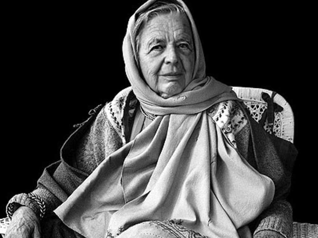 cinco escritoras que marcaron el rumbo de la literatura universal margerite yourcenar