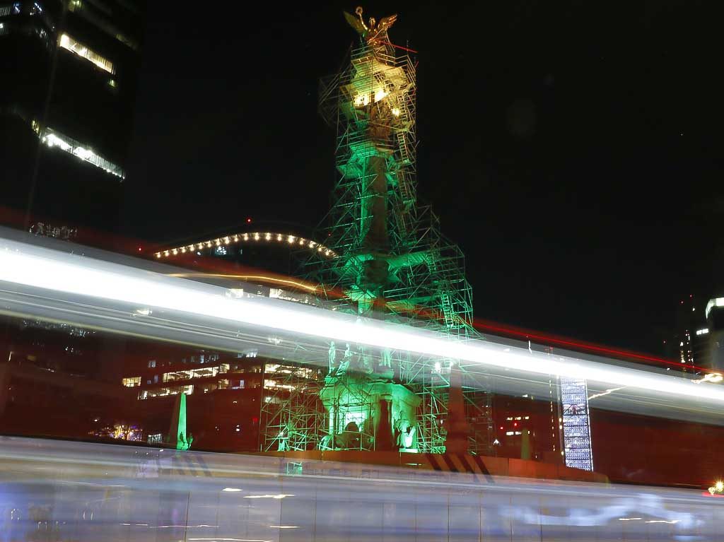 iluminación verde por san patricio en cdmx