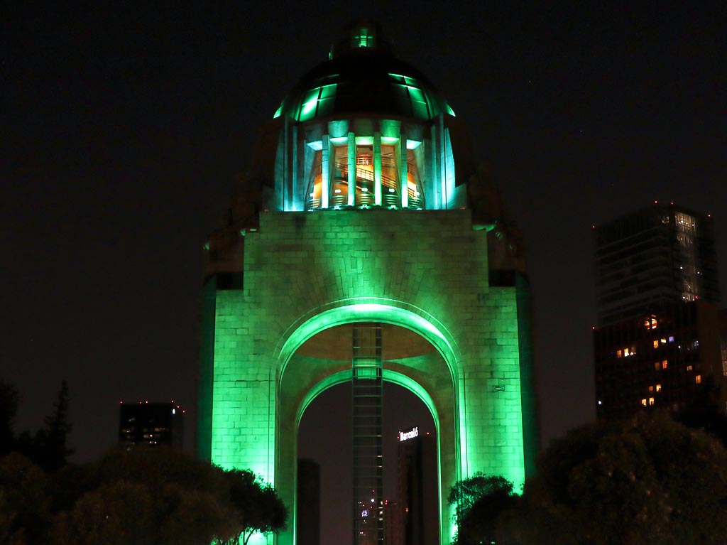 iluminación verde cdmx san patricio 