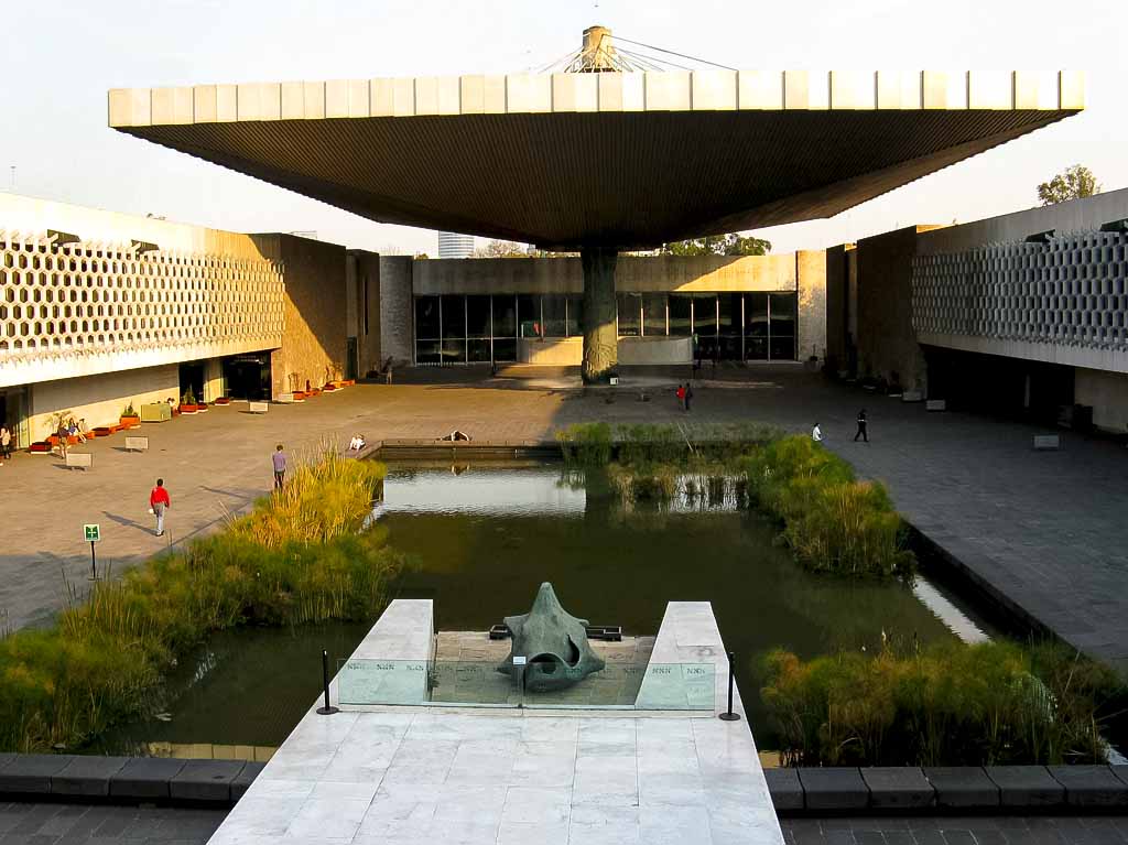 Jardin del museo de Antropología