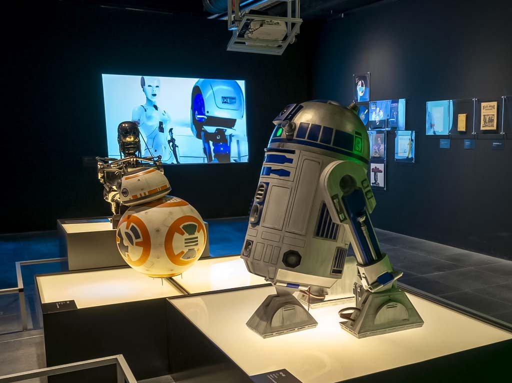 Nosotros robots exposicion r2d2