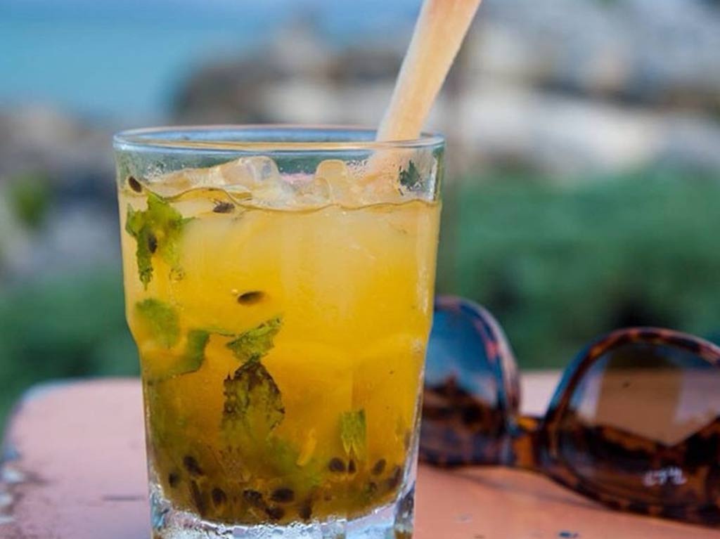 recetas-de-mojitos—mojito-de-frambuesa-y-fruta-de-la-pasion