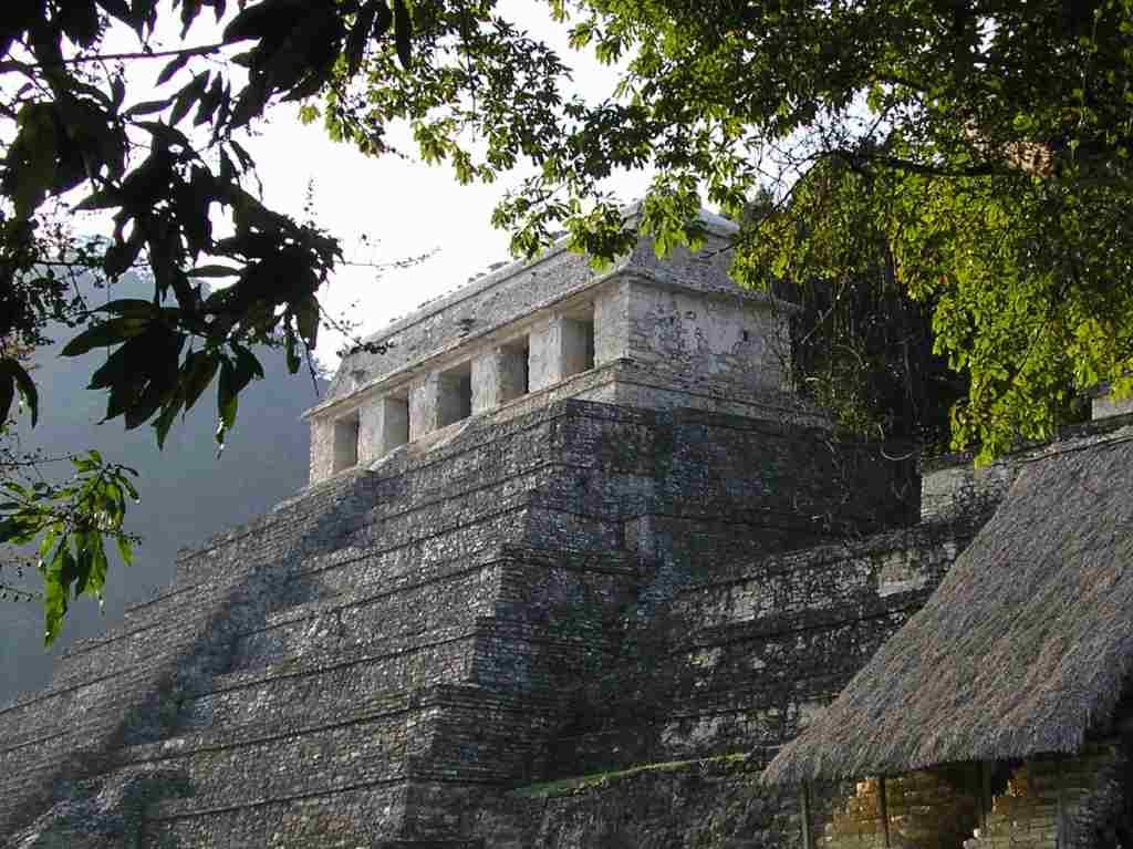 viaja a palenque y descubre a la enigmatica reina roja portada