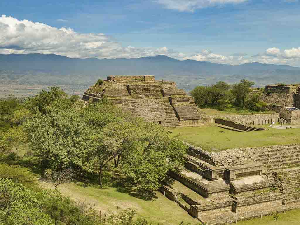 zona arqueológica de monte albán oaxaca