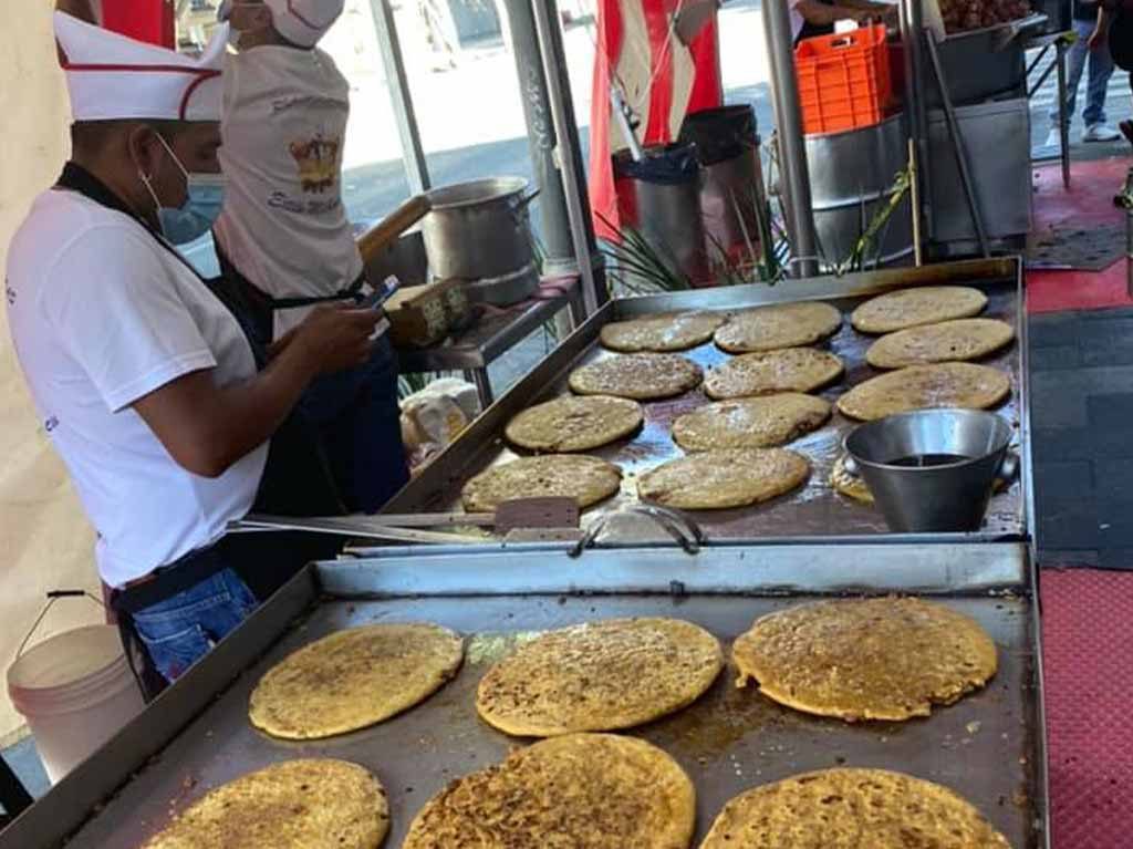 Gorditas de Carnitas Gigantes en CDMX Carnitas El Chulo