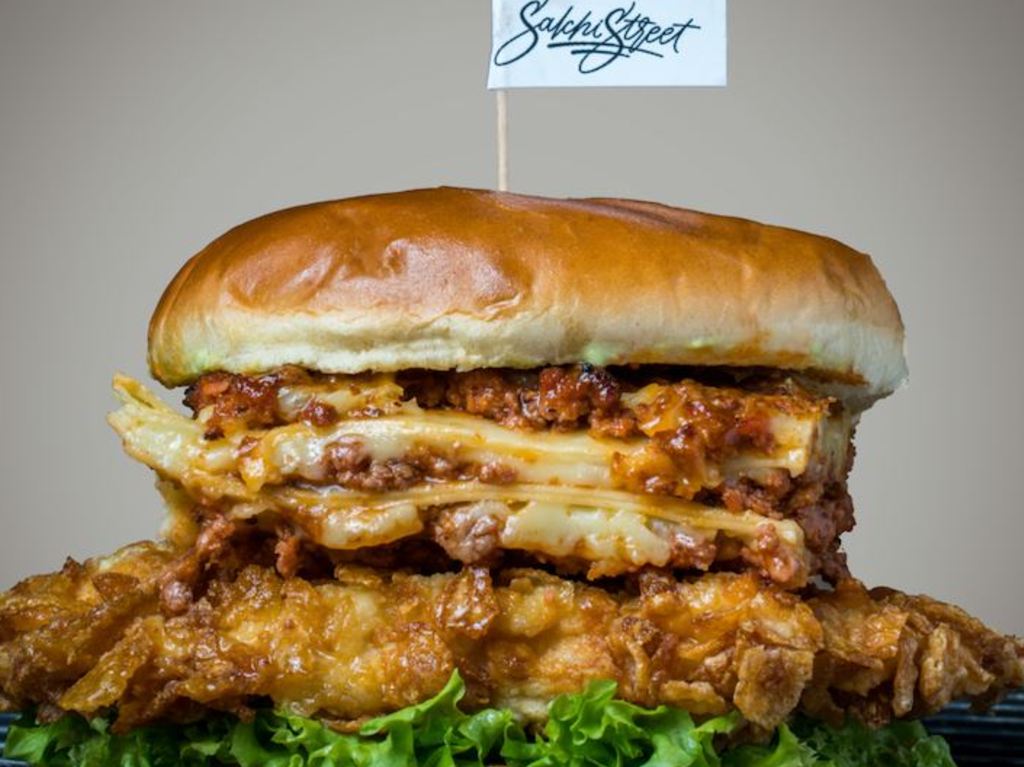 Conoce Salchi Street y disfruta de sus ¡hamburguesas de medio kilo!