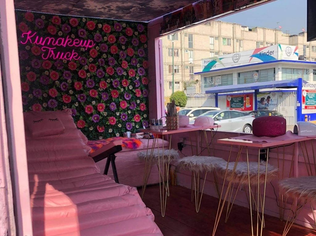 kumakeuptruck-camioneta-de-belleza-interior
