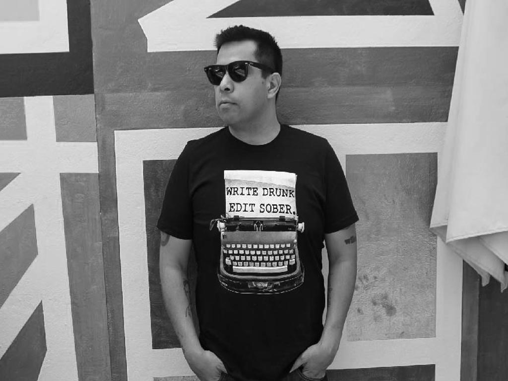Carlos Velázquez Mantén la música maldita