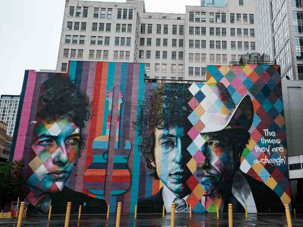 Bob Dylan celebra ochenta años de una musical existencia Mural USA