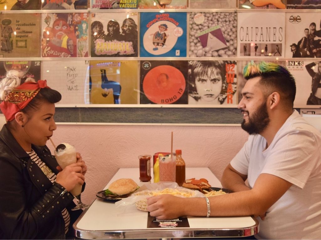 Cafetería Retro El Acetato: una cafetería al estilo Rock & Roll en CDMX