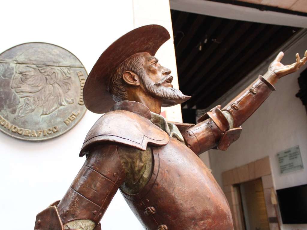 Museo Iconográfico del Quijote arte y literatura en Guanajuato Estatua exterior
