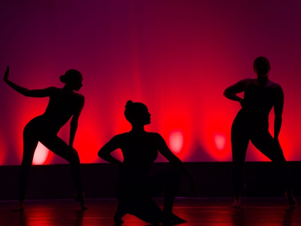 Artista Silueta Danza Contemporánea Practicando Una Rutina Baile