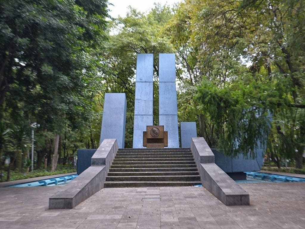 5-lugares-bonitos-para-leer-y-relajarte-en-la-cdmx-parque-espana