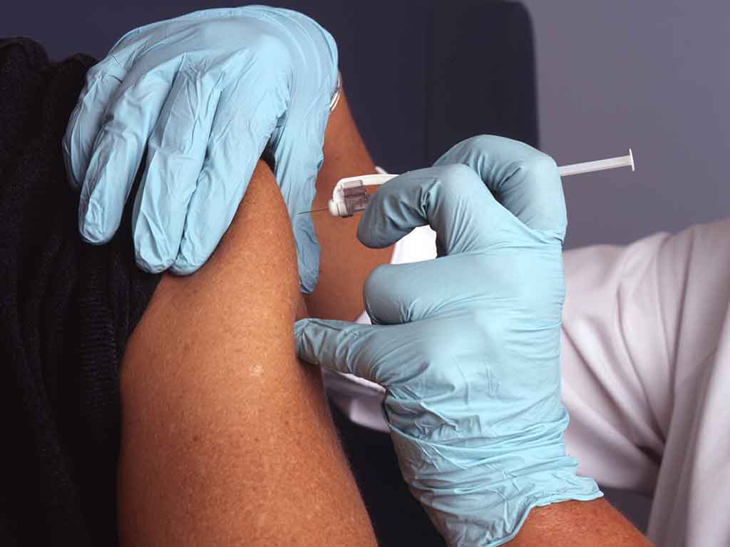 Aplicación de vacunas a adultos de 40 a 49 años en Iztapalapa