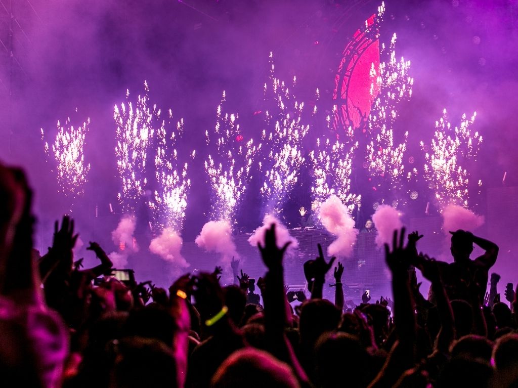 Raves. 30 cosas que hacer antes de los 30