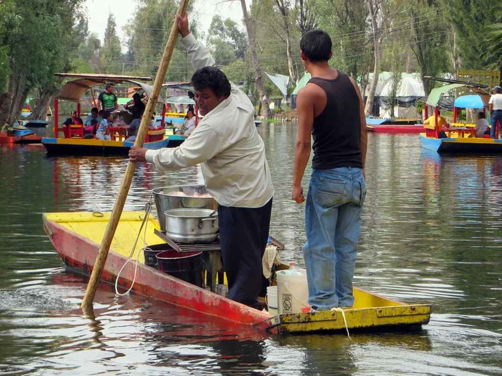 experiencias-de-barrio-en-cdmx-trajinera